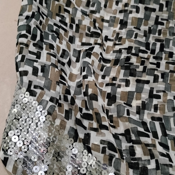 Women's NWOT Sheer Tank Top with Geometric Pattern & Sequin. Size Medium - Picture 4 of 5
